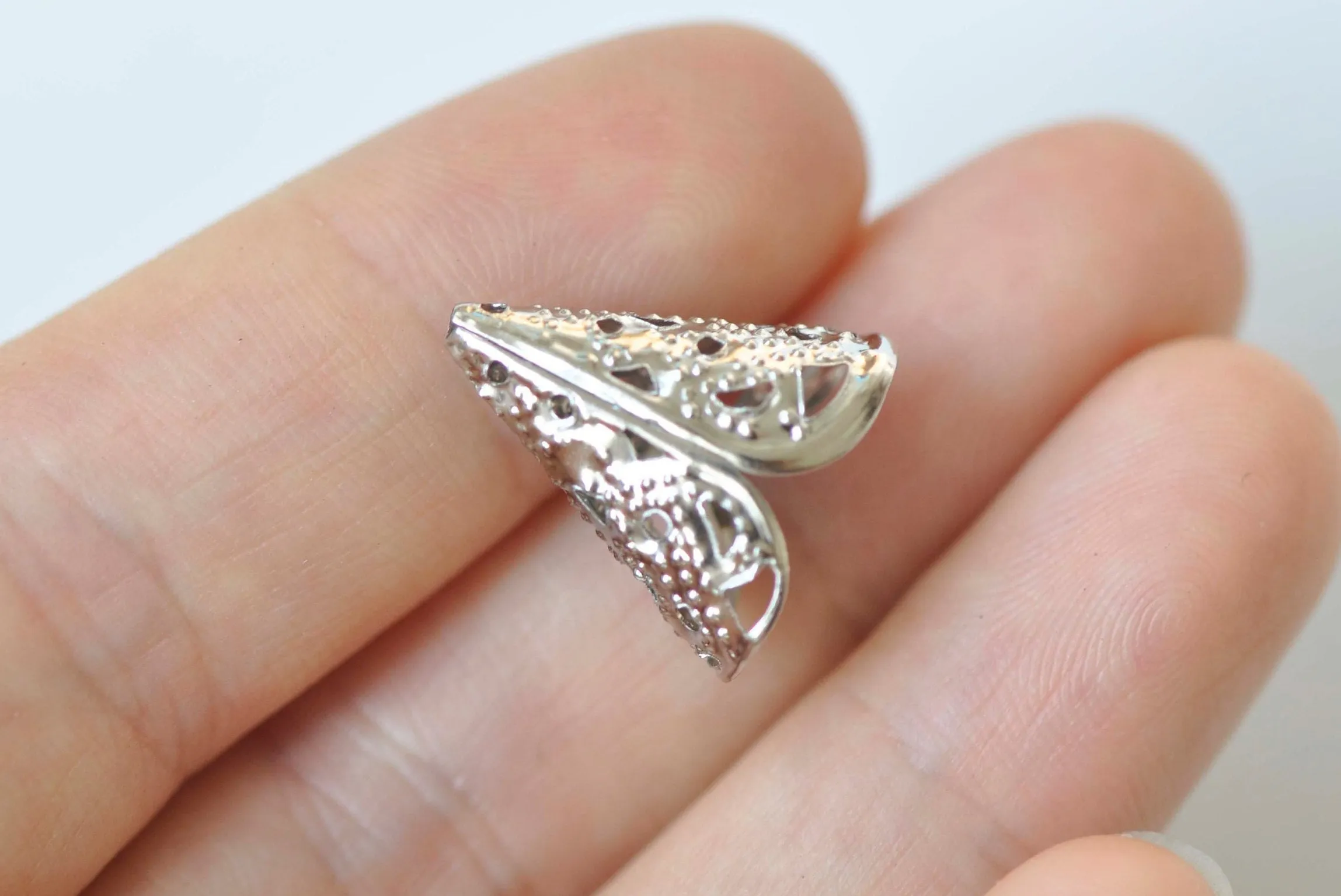 100 pcs Platinum Silvery Gray Iron Filigree Cone Bead Caps 16x16mm A2366
