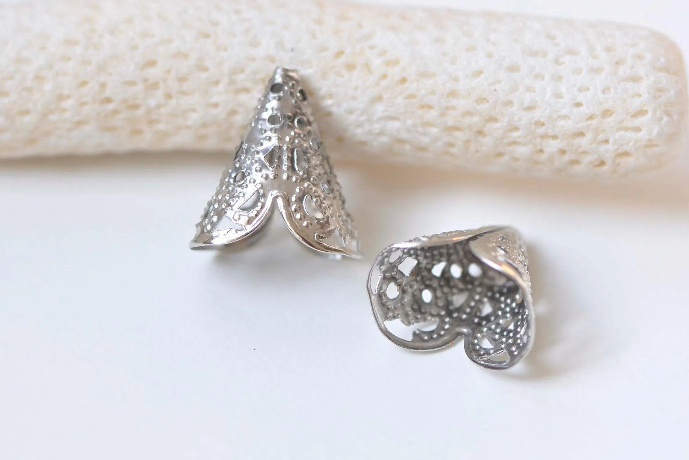 100 pcs Platinum Silvery Gray Iron Filigree Cone Bead Caps 16x16mm A2366