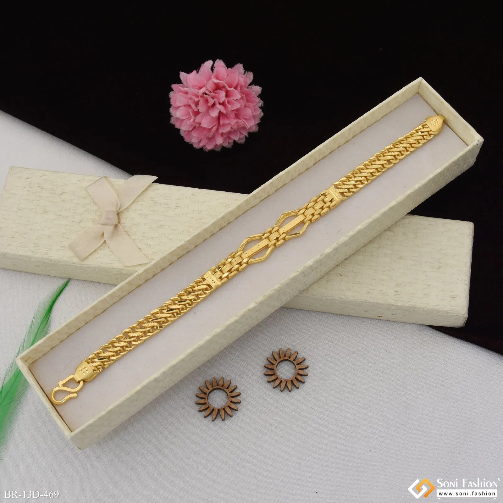 Cool Design Superior Quality Gold Plated Bracelet for Men - Style D469