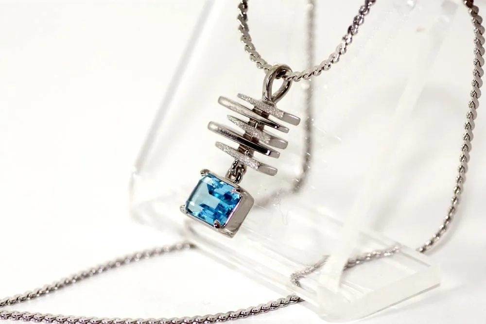 Handcrafted aquamarine pendant